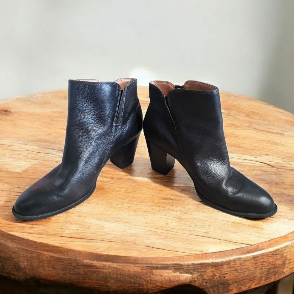 Sofft Booties Black Womens 9.5M Leather Block Heeled Casual Almond Toe Boots